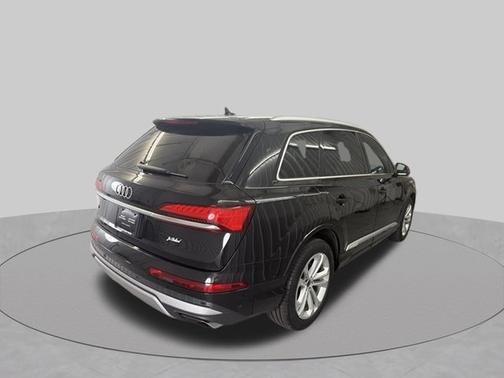 Mythos Black Metallic 2025 Audi Q7 55 Premium Plus