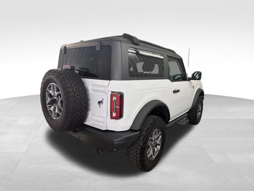 Oxford White 2023 Ford Bronco Badlands