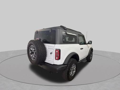 Oxford White 2023 Ford Bronco Badlands