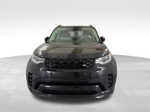 Santorini Black Metallic 2026 Land Rover Discovery Dynamic SE