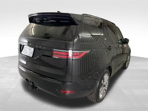 Santorini Black Metallic 2026 Land Rover Discovery Dynamic SE