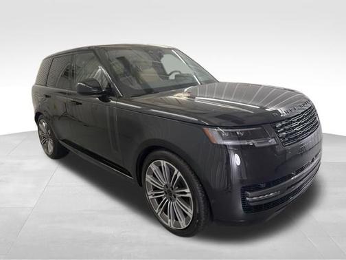 Santorini Black Metallic 2026 Land Rover Range Rover SE
