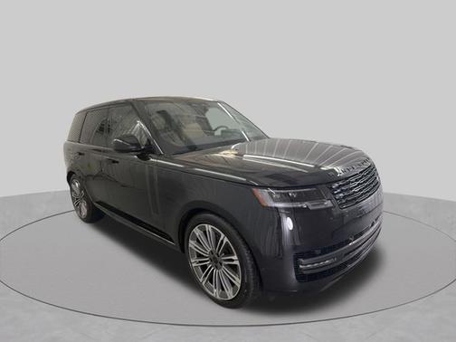 Santorini Black Metallic 2026 Land Rover Range Rover SE
