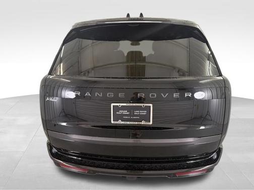 Santorini Black Metallic 2026 Land Rover Range Rover SE