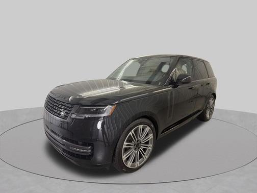 Santorini Black Metallic 2026 Land Rover Range Rover SE