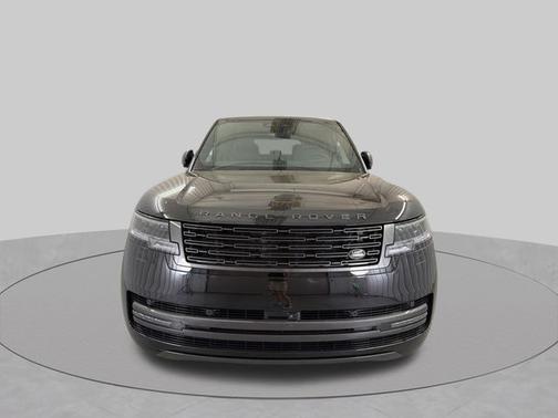 Santorini Black Metallic 2026 Land Rover Range Rover SE