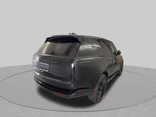 Santorini Black Metallic 2026 Land Rover Range Rover SE