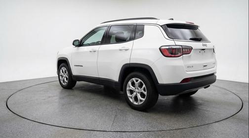 Bright White Clearcoat 2025 Jeep Compass Latitude
