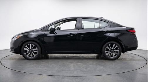 Super Black 2025 Nissan Versa 1.6 SV