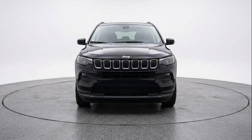 Diamond Black Crystal Pearlcoat 2025 Jeep Compass Latitude
