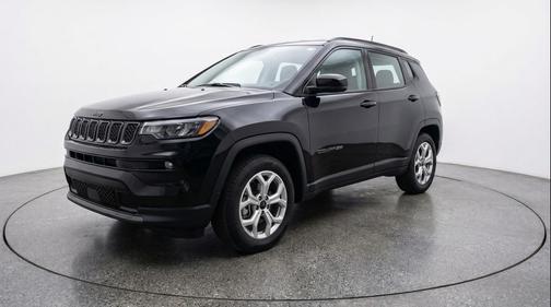 Diamond Black Crystal Pearlcoat 2025 Jeep Compass Latitude