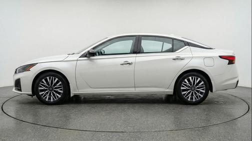 Glacier White 2025 Nissan Altima SV FWD
