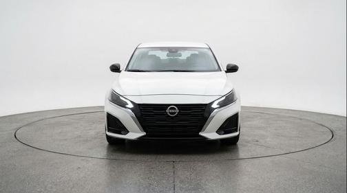 Glacier White 2025 Nissan Altima SV FWD