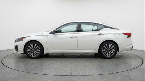 Glacier White 2025 Nissan Altima SV FWD