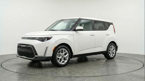 Snow White Pearl 2025 Kia Soul LX