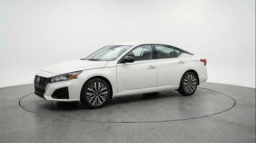 Glacier White 2025 Nissan Altima SV FWD
