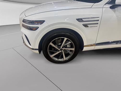 Uyuni White 2026 Genesis GV80 2.5T