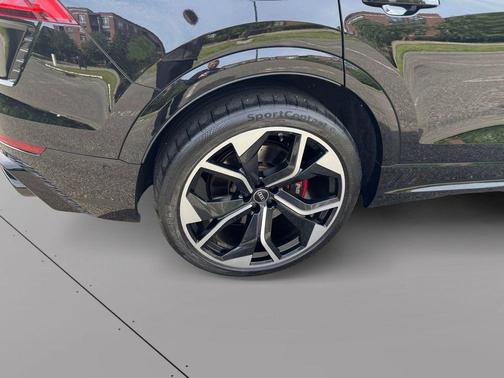 Mythos Black Metallic 2022 Audi RS Q8 4.0T