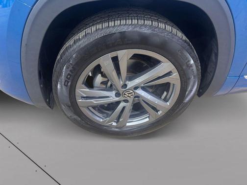 Kingfisher Blue Metallic 2024 Volkswagen Atlas Cross Sport 2.0T SEL