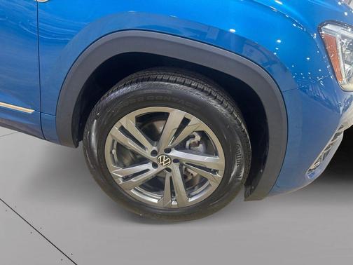 Kingfisher Blue Metallic 2024 Volkswagen Atlas Cross Sport 2.0T SEL