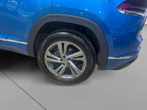 Kingfisher Blue Metallic 2024 Volkswagen Atlas Cross Sport 2.0T SEL