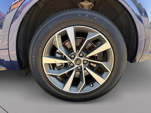 Navarra Blue Metallic 2024 Audi Q5 45 S line Premium