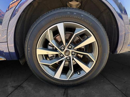 Navarra Blue Metallic 2024 Audi Q5 45 S line Premium