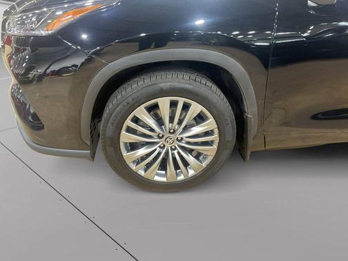 Midnight Black Metallic 2021 Toyota Highlander Platinum