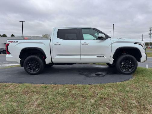 2025 Toyota Tundra Hybrid Platinum