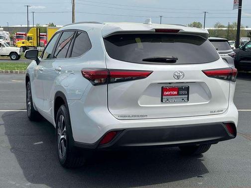 Pearl 2023 Toyota Highlander XLE