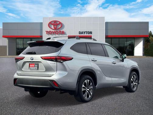 2022 Toyota Highlander Hybrid XLE