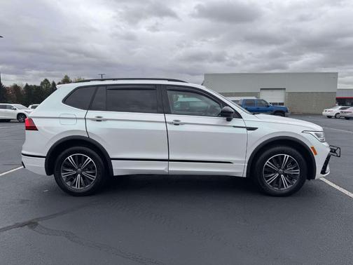 2022 Volkswagen Tiguan 2.0T SE R-Line Black