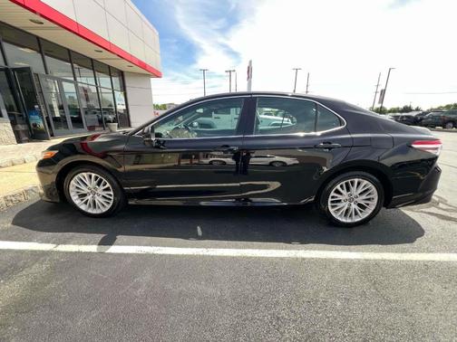 Midnight Black Metallic 2019 Toyota Camry XLE