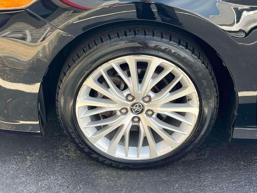 Midnight Black Metallic 2019 Toyota Camry XLE