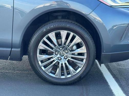 2022 Toyota Venza XLE