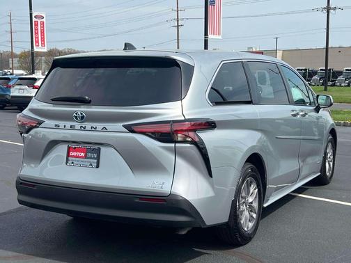 2021 Toyota Sienna XLE