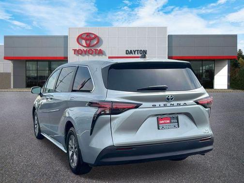 2021 Toyota Sienna XLE