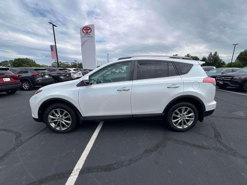 Blizzard Pearl 2017 Toyota RAV4 Limited
