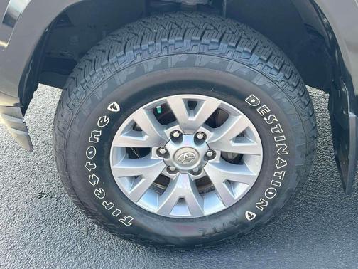 Midnight Black Metallic 2019 Toyota Tacoma SR5