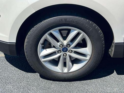 White Platinum Clearcoat Metallic 2017 Ford Edge SEL
