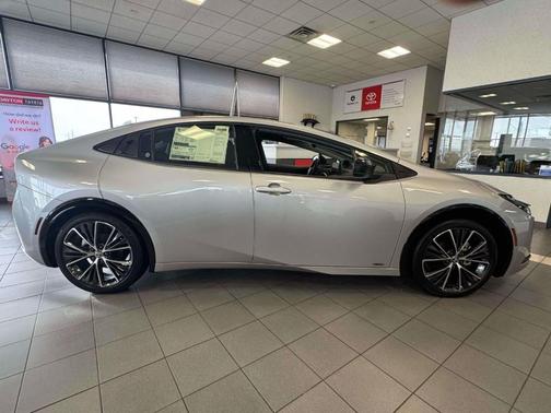 2025 Toyota Prius XLE