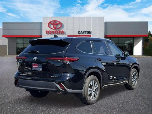 Midnight Black Metallic 2023 Toyota Highlander XLE