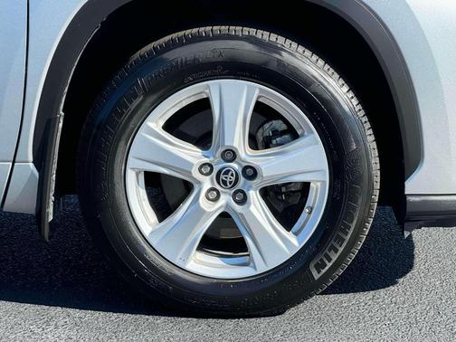 2021 Toyota Highlander LE