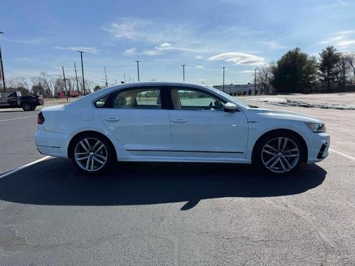 2017 Volkswagen Passat 1.8T R-Line