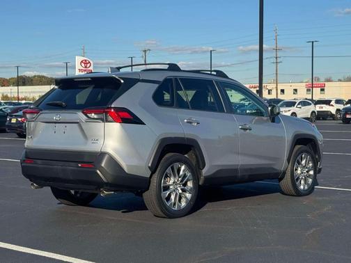2019 Toyota RAV4 XLE Premium