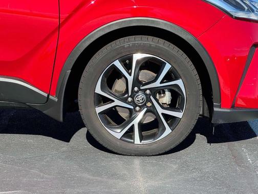 2021 Toyota C-HR XLE