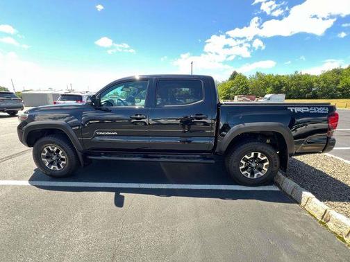 Midnight Black Metallic 2019 Toyota Tacoma TRD Off Road