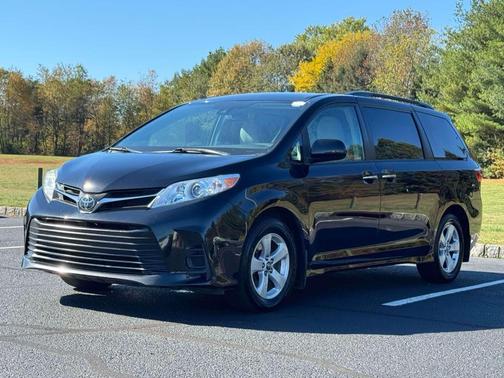 2019 Toyota Sienna LE