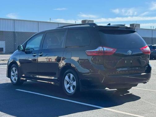 2019 Toyota Sienna LE