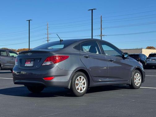 2013 Hyundai Accent GLS